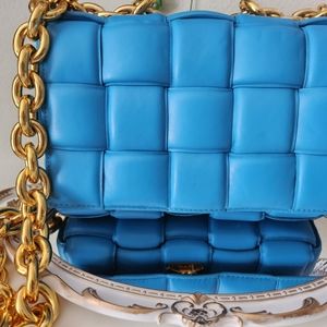 Interwoven handbag with chain, blue